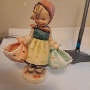 RARE Hummel Goebel TMK2 Mother's Darling #175 Figurine **Chip